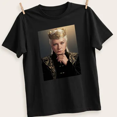 Illustration of a Queendom Actress in a golden crown on a T-shirt